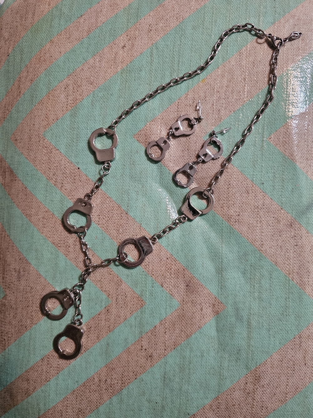 Handcuff Link Silver Tone Necklace and Matching Earrings